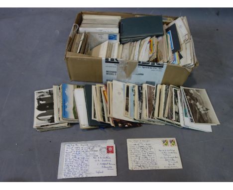 Box of miscellaneous vintage postcards 