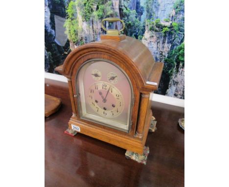 Victorian oak cased bracket clock