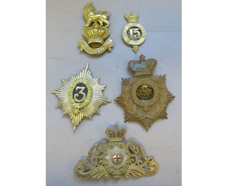 [AP] A VICTORIAN LIFE GUARDS OFFICER~S POUCH BADGE AND OTHER ITEMS a QVC badge, mounted with the Garter Star in white metal a