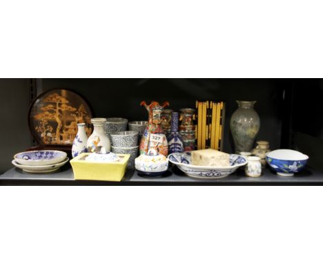 A group of mixed oriental ceramic items etc, tallest is 19cm.