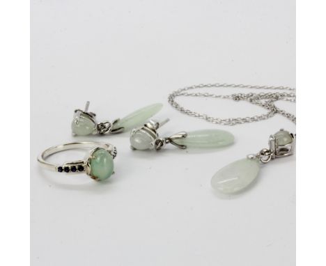 A 925 silver and jade set necklace, with a matching pair of drop earrings and a similar jade and saphhire set ring.