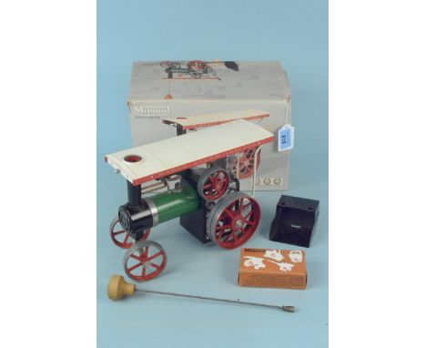 A boxed vintage Mamod TE1A steam tractor, approx 25cm long (signs of use but otherwise good condition)