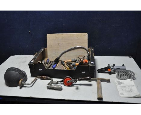 A TRAY CONTAINING VARIOUS TOOLS to include chisels, screwdrivers, vintage Stanley No803 hand drill along with another Stanley