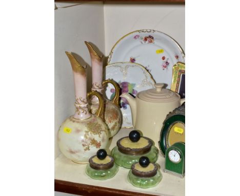 A GROUP OF CERAMICS AND SUNDRY ITEMS, including a cream Le Creuset Grand 1.3l stoneware teapot, a Rosenthal Sanssouci plate w