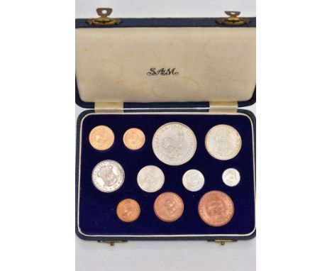 A SUID-AFRICA QUEEN ELIZABETH 1953 YEAR SET CONTAINING 11 COINS, to Include £1 gold coin £1/2 gold coin silver five shillings