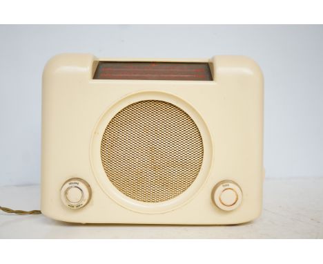 Vintage Bush bakelite radio 