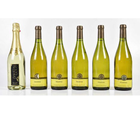 WHITE WINE; five bottles Huxelrebe Halfpenny Green vineyards, 12%, 75cl and a single bottle Sparkling Gold (6).