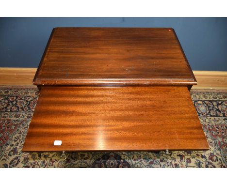 A mahogany chest of drawers, with slide above four drawers on bracket feet, height 78cm, width 69cm, depth 43cm.