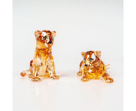Pair of lead crystal made to be displayed with annual edition Amur Leopard Sofia, made with a special double coating to creat
