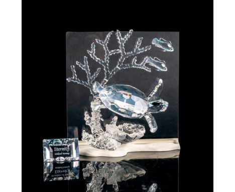 Part of the Wonders of The Sea trilogy. Clear fishes and turtle swimming through a coral reef. Includes title plaque and LED 