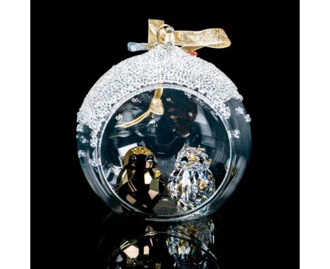 Lead crystal part of the Christmas Bell collection and was made exclusively for SCS members. Made of clear crystal, with a co
