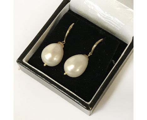 9CT GOLD LARGE SOUTH SEA PEARL EARRING