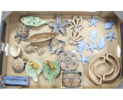 Wade To Include Two Pipe Holders, Boxed Shore Crab box, Star Fishes, Maple Leaves, Tortoise Etc. (1Tray)