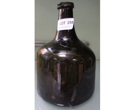 A probable 18th century bottle Condition: under a strong light, no visible cracks, chips or restoration, can only see manufac