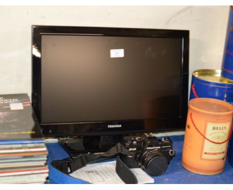 SMALL TOSHIBA LCD TV &amp; VINTAGE PRAKTICA CAMERA     