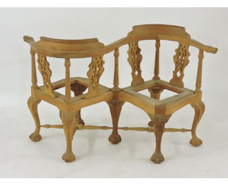 A modern reproduction 18th century style loving bench