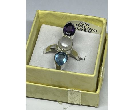 A MARKED 925 SILVER RING WITH THREE VARIOUS STONES IN A PRESENTATION BOX