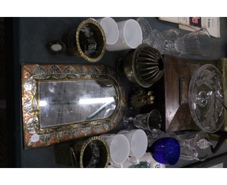 A MIXED LOT TO INCLUDE A MAHOGANY TEA CADDY, PEWTER AND BRASS MIRROR, VINTAGE BRASS CLAW BELL, GLASSWARE, ETC.,