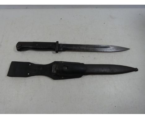 A GERMAN S84/98 BAYONET AND SCABBARD, 25CM BLADE, LENGTH 41CM