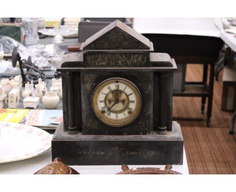 AN EARLY 20TH CENTURY HEAVY SLATE MANTLE CLOCK WITH CLASSICAL CARVING TO THE TOP AND COLUMN DETAIL, HEIGHT 36CM, WIDTH 34CM