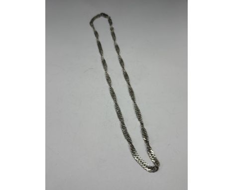 A SILVER NECKLACE LENGTH 18"