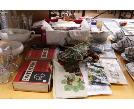 A QUANTITY OF VINTAGE LINEN AND LACE, HEADSCARVES, ETC