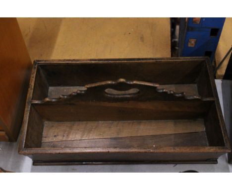 A VINTAGE MAHOGANY CUTLERY TRAY WITH BRASS CORNERS, LENGTH 43CM, HEIGHT 18CM, DEPTH 25CM