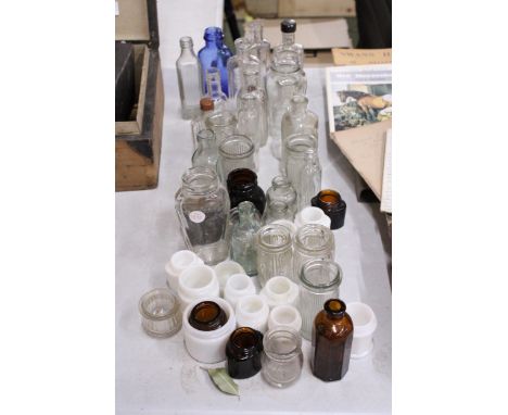 A LARGE COLLECTION OF VINTAGE GLASS BOTTLES AND JARS