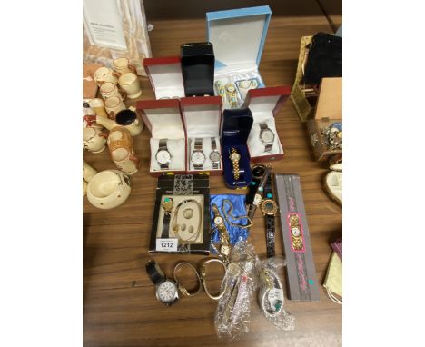 A QUANTITY OF WRISTWATCHES, SOME BOXED FTO INCLUDE LORUS, ROSTINI, TIMEX EXPEDITION, ETC