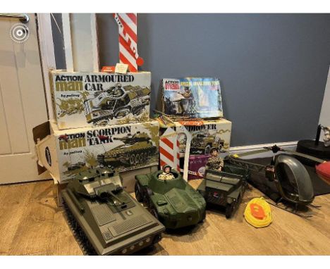 A LARGE COLLECTION OF VINTAGE ACTION MAN ITEMS TO INCLUDE THREE BOXED VEHICLES (LANDROVER, ARMOURED CAR AND SCORPION TANK), A