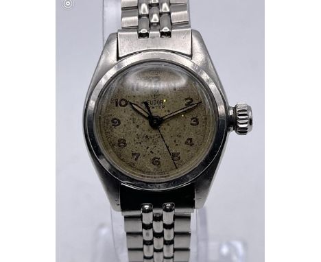 A VINTAGE TUDOR ROYAL LADIES WATCH 1950'S MANUAL WIND SEEN WORKING BUT NO WARRANTY