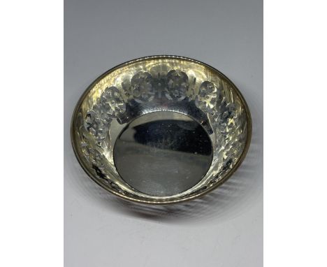 A HALLMARKED BIRMINGHAM 1937 SILVER ROUND PIERCED DISH GROSS WEIGHT 20.9 GRAMS