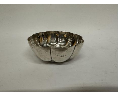 A HALLMARKED 1896 BIRMINGHAM SILVER BOWL, MAKER THOMAS WHITEHOUSE, WEIGHT 227 GRAMS