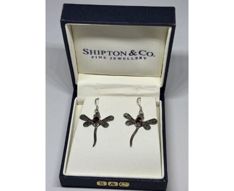 A PAIR OF MARKED 925 SILVER AND RED STONE DRAGON FLY EARRINGS IN A PRESENTATION BOX