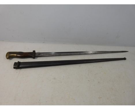 A FRENCH LATE 19TH CENTURY GRAS BAYONET AND SCABBARD, 52CM BLADE, LENGTH 66CM