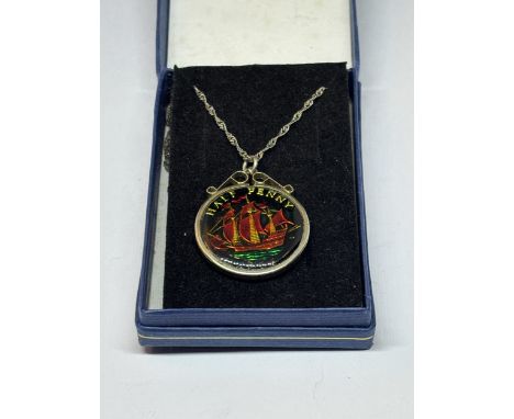 A SILVER NECKLACE WITH SILVER MOUNTED ENAMELLED 1966 HALF PENNY COIN PENDANT IN A PRESENTATION BOX