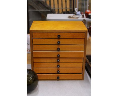 A VINTAGE EIGHT DRAWER WOODEN HABERDASHERY CABINET, HEIGHT 32CM, WIDTH 31CM, DEPTH 21CM