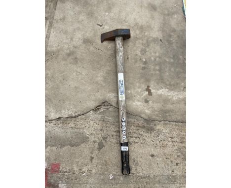 A CALDWELLS LOG SPLITTING AXE