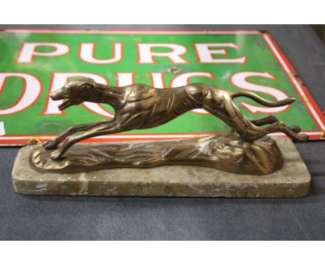 A VINTAGE BRASS RACING GREYHOUND ON A PLINTH, HEIGHT 9CM, LENGTH 24CM
