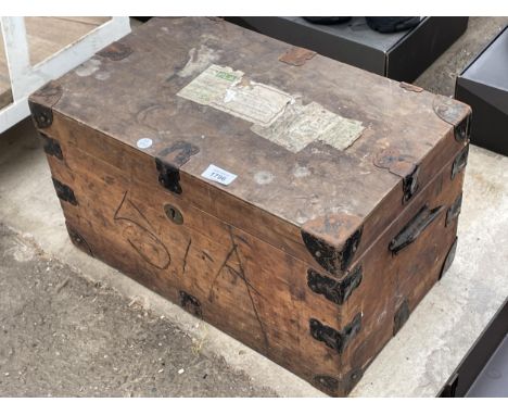 A VINTAGE WOODEN CHEST WITH METAL FITMENTS AND CARRY HANDLES