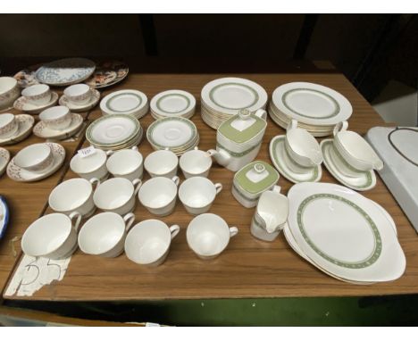 A VINTAGE ROYAL DOULTON 'RONDELAY' PART DINNER SERVICE TO INCLUDE PLATES, A TEAPOT, CREAM JUG, SUGAR BOWL, SAUCE BOATS, CUPS,
