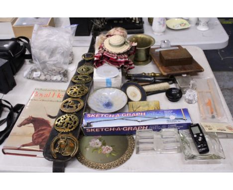 A LARGE MIXED LOT TO INCLUDE HORSE BRASSES ON A MARTINGALE, HORSE BOOK, VINTAGE GLOVE STRETCHERS, A PORCELAIN DOLL, PICTURES,