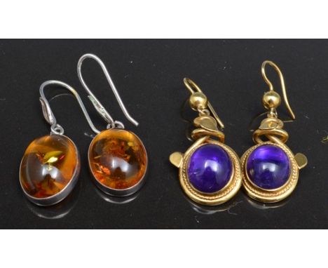 9ct hallmarked gold oval cameo brooch, a micro mosaic brooch, a jet type brooch, a lady's Avia 9ct wristwatch, amber set earr