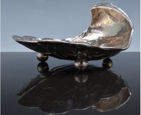 Dutch silver scallop shape butter dish, London import marks for 1902, cast with swags and a portrait cameo, length 16cm.