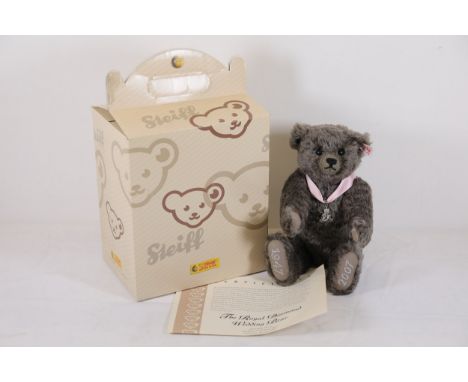 Steiff Royal Diamond Wedding Bear, 2007 exclusive to Danbury MintA limited-edition Steiff bear released in 2007 to celebrate 