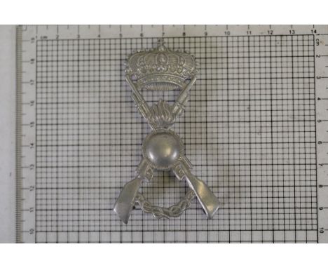 Vintage Italian Army Hat Badge from World War IIThis vintage Italian Army hat badge, dating back to the World War II era, mea