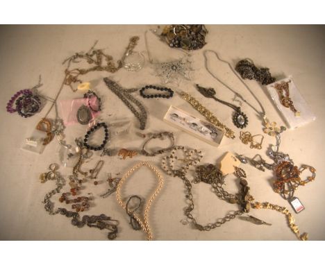 Collection of Assorted Jewellery ItemsThis collection includes a diverse range of jewellery pieces, showcasing a mix of vinta