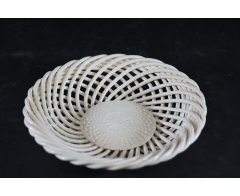 Antique Wedgwood Creamware Lattice Design Woven Basket BowlThis exquisite example of a Wedgwood creamware woven basket bowl e