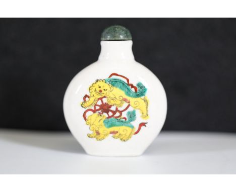 **Chinese Porcelain Snuff Bottle with Jade Lid - 3 Character Mark to the bottom**A finely crafted Chinese porcelain snuff bot