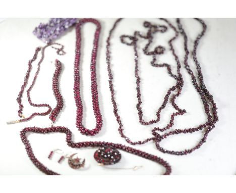 Victorian-Inspired Garnet Jewellery Collection  This lot comprises a collection of jewellery, predominantly featuring polishe